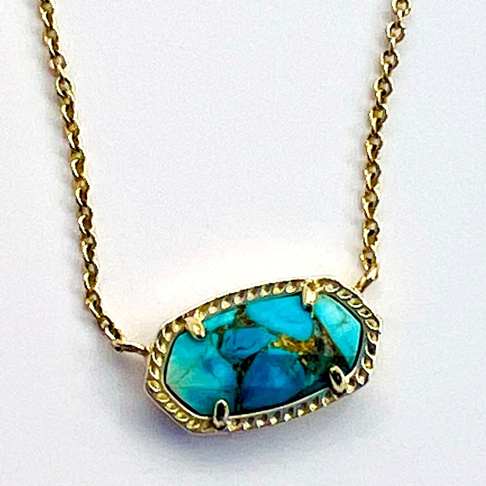 Kendra Scott necklace